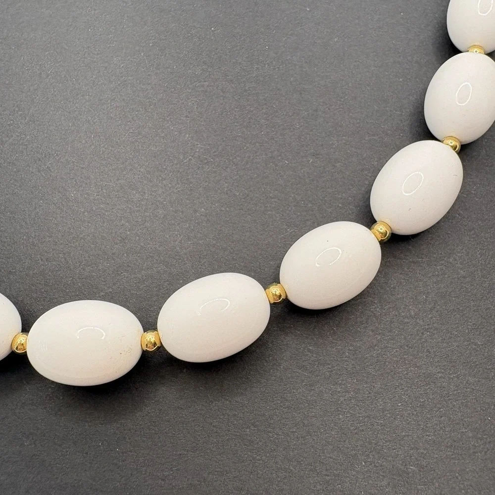 Vintage Joan‎ Rivers White Lucite Choker Necklace Oval Beaded Japan 17